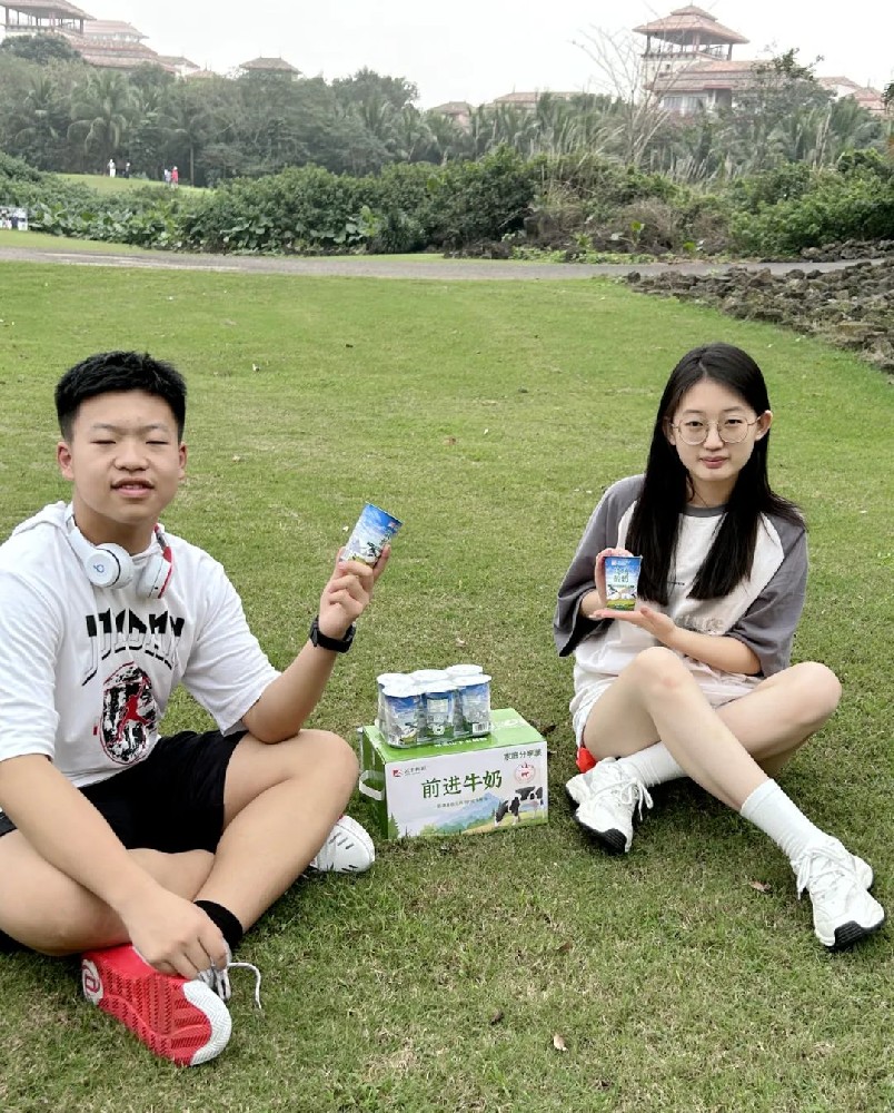 行走在三亞的海灘上，享受傳祁酸奶的馥郁之香